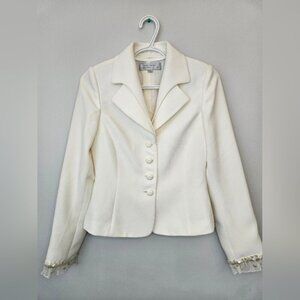Tahari Vintage Ruffle Women's Jacket. Cream. Size 4
